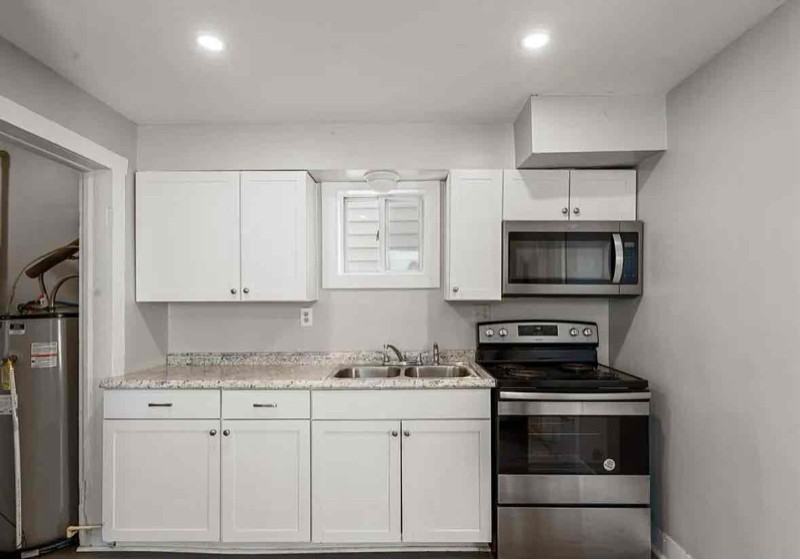 223 Baker St - Photo 4 of 13