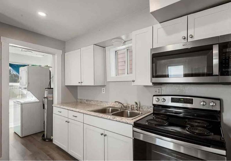 223 Baker St - Photo 5 of 13