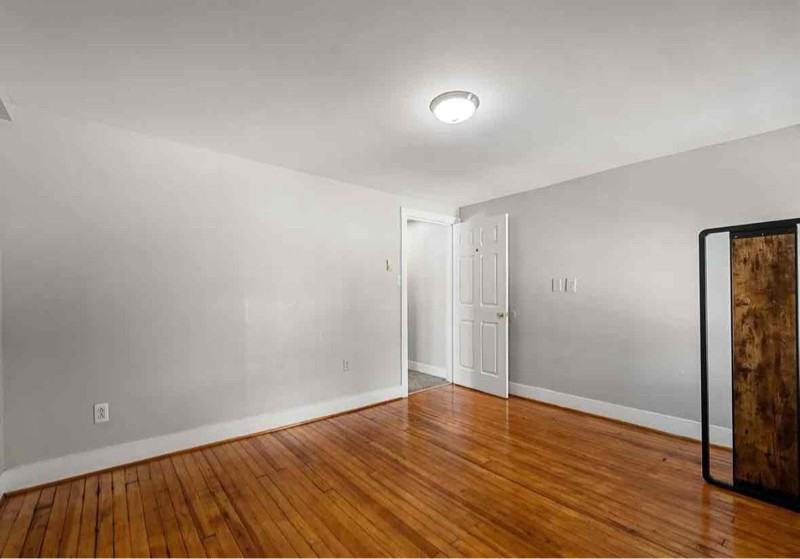 223 Baker St - Photo 6 of 13