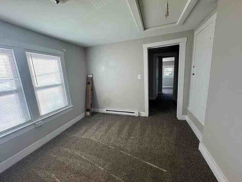 223 Baker St - Photo 7 of 13