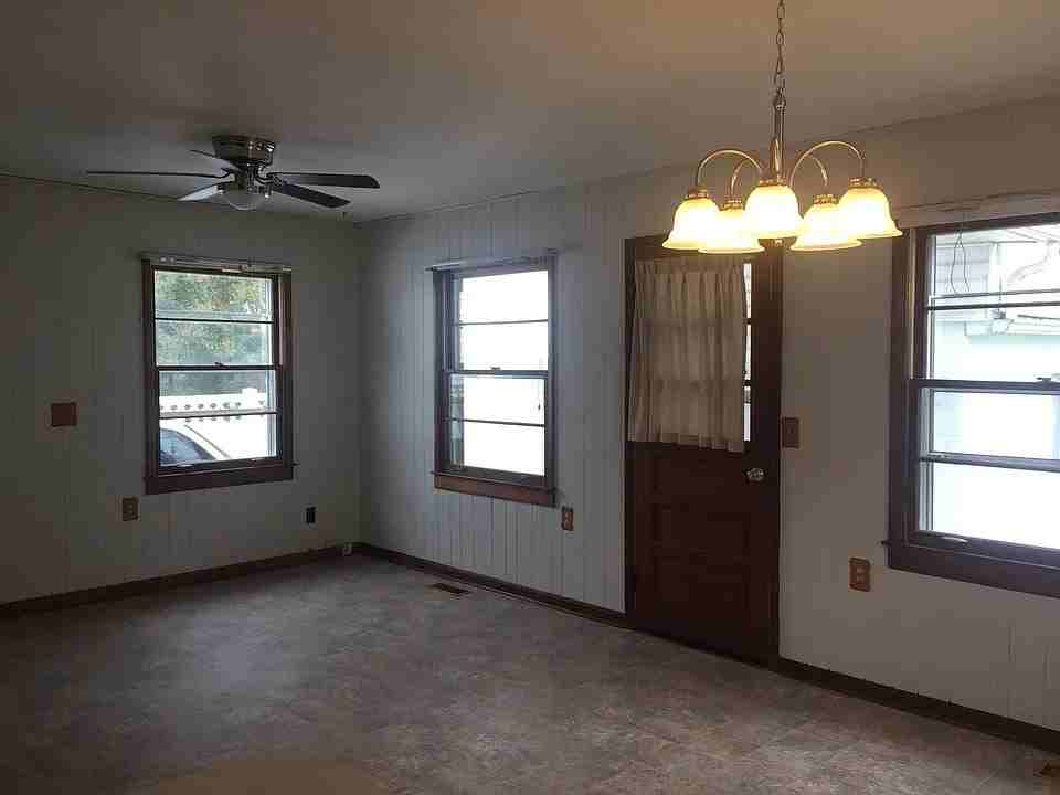 115 Colonial Dr - Photo 4 of 14