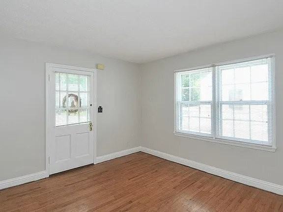 115 Colonial Dr - Photo 5 of 14