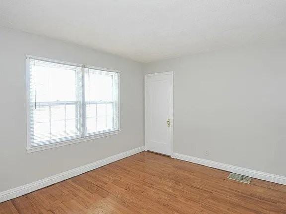 115 Colonial Dr - Photo 6 of 14