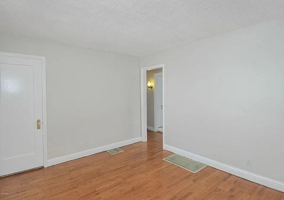 115 Colonial Dr - Photo 7 of 14
