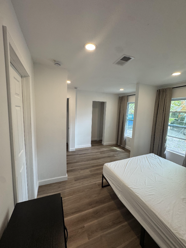 364 Adelle St Se - Photo 4 of 20