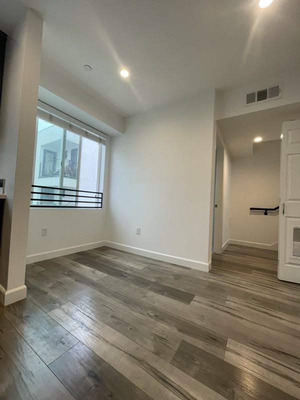 14211 Gilmore St - Photo 6 of 18