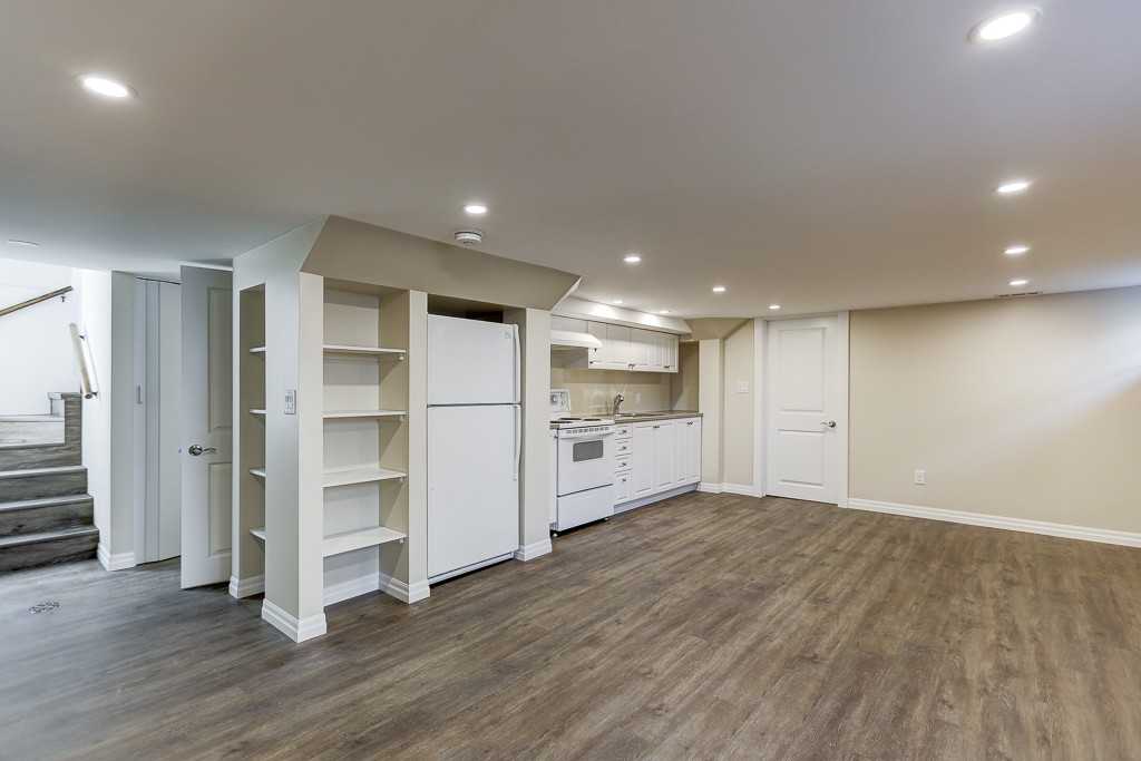 211 Hibbert Avenue - Photo 3 of 11