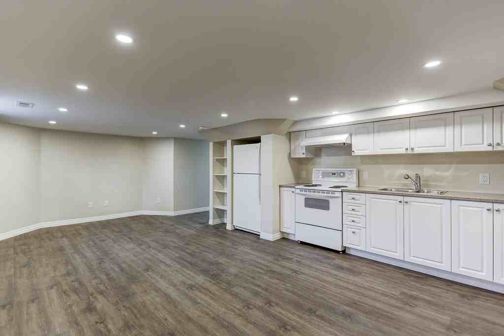 211 Hibbert Avenue - Photo 4 of 11