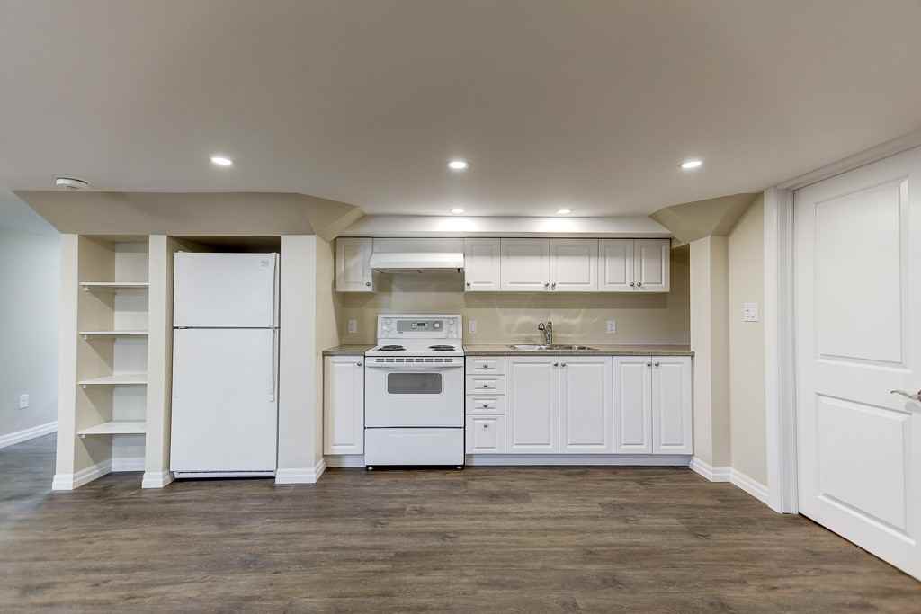 211 Hibbert Avenue - Photo 2 of 11