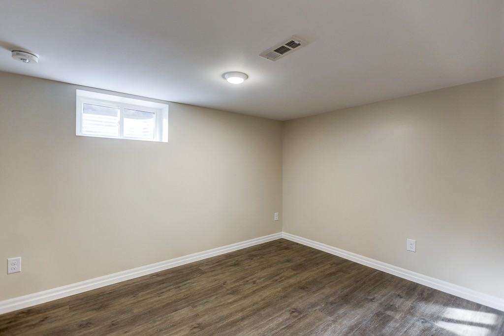 211 Hibbert Avenue - Photo 6 of 11