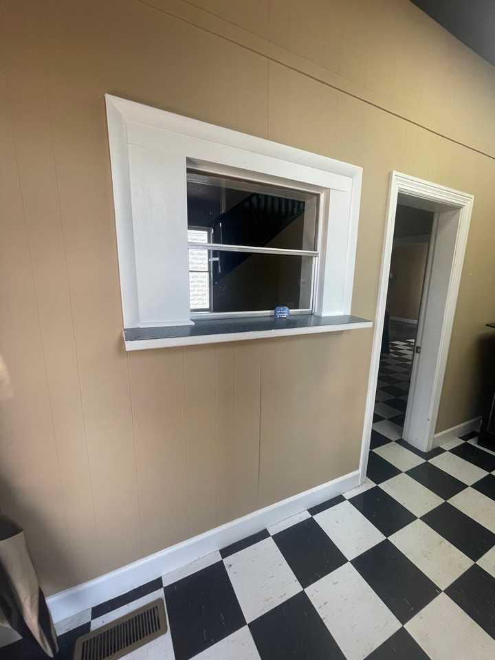 1021 S Main St - Photo 4 of 18