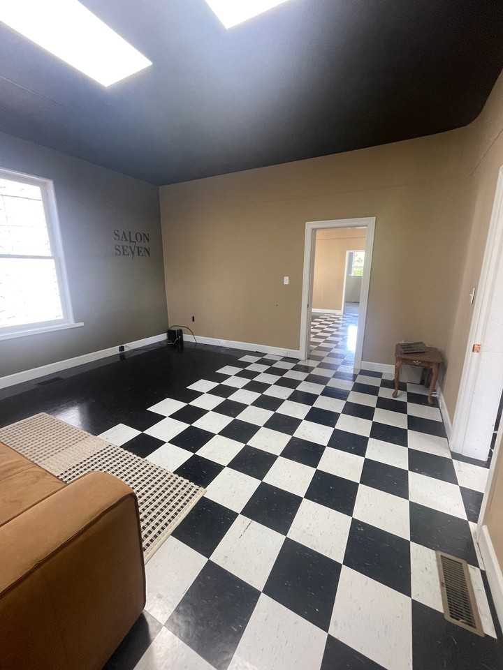 1021 S Main St - Photo 6 of 18