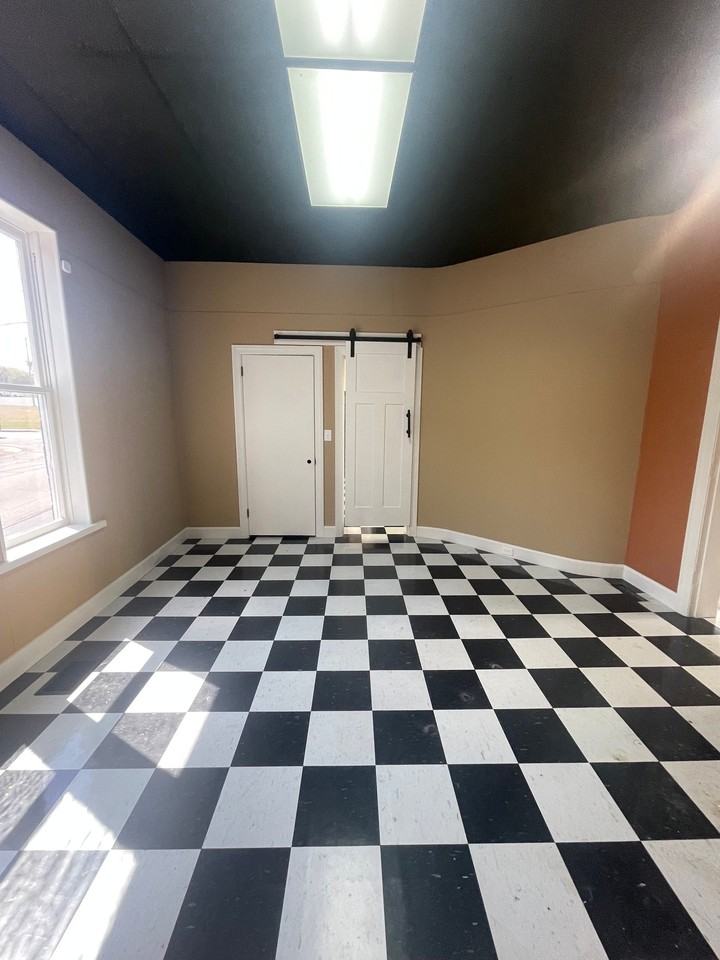 1021 S Main St - Photo 7 of 18