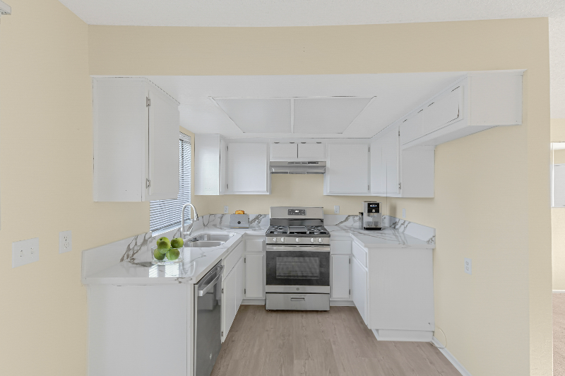1341 E Avenue R - Photo 3 of 14