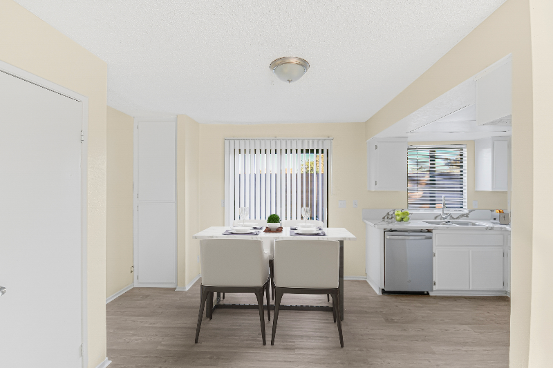 1341 E Avenue R - Photo 4 of 14