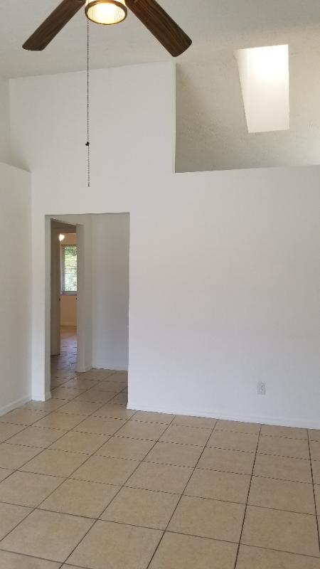 1661 Se Lennard Rd - Photo 3 of 7