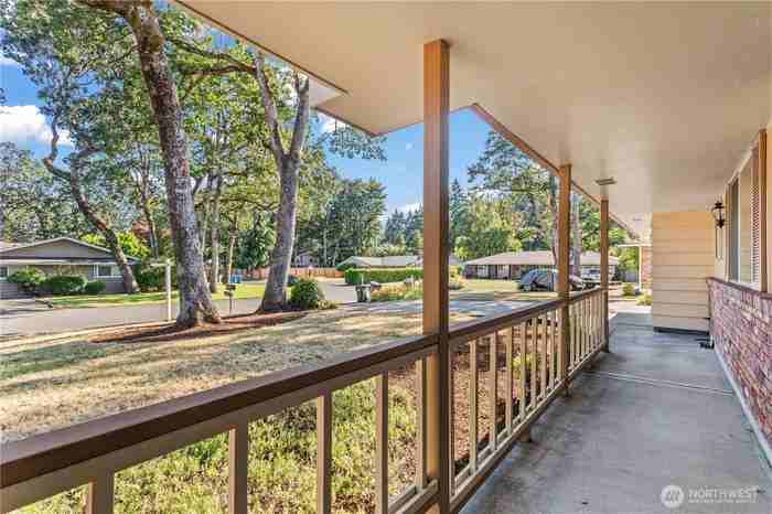 7612 64th Ave W - Photo 2 of 20