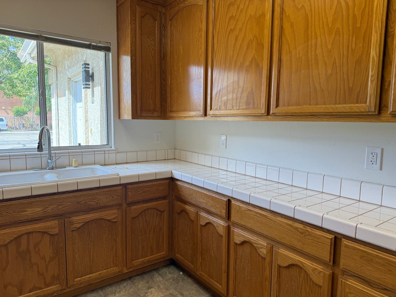 1296 Woodhaven Ln - Photo 2 of 18