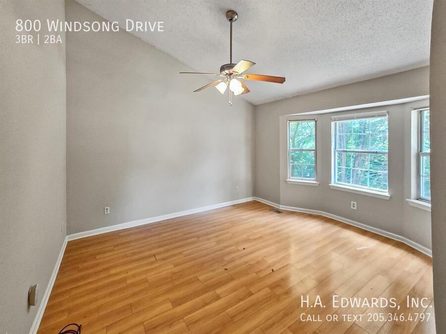 800 Windsong Dr - Photo 5 of 17