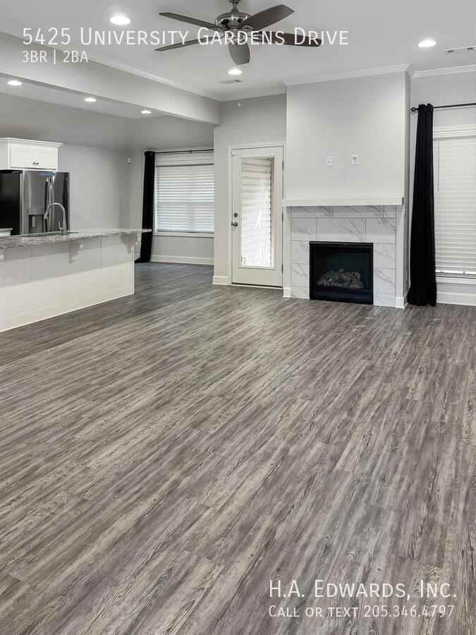 5425 University Gardens Dr - Photo 3 of 19