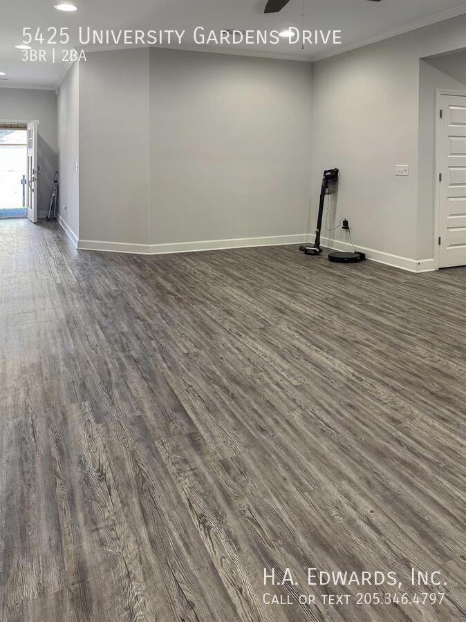 5425 University Gardens Dr - Photo 4 of 19