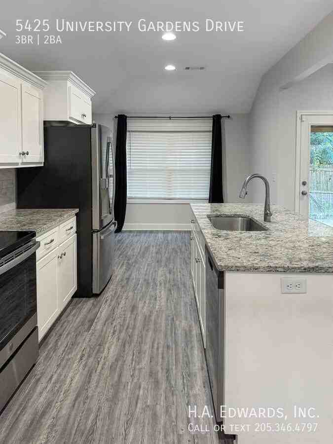 5425 University Gardens Dr - Photo 6 of 19