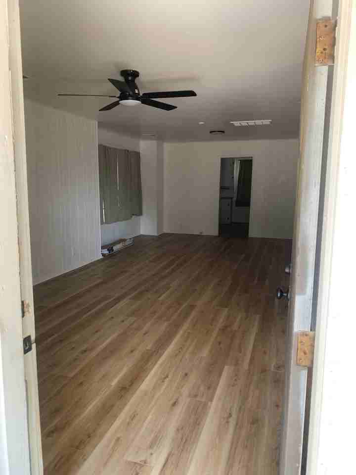 905 E 7th St - Photo 3 of 13