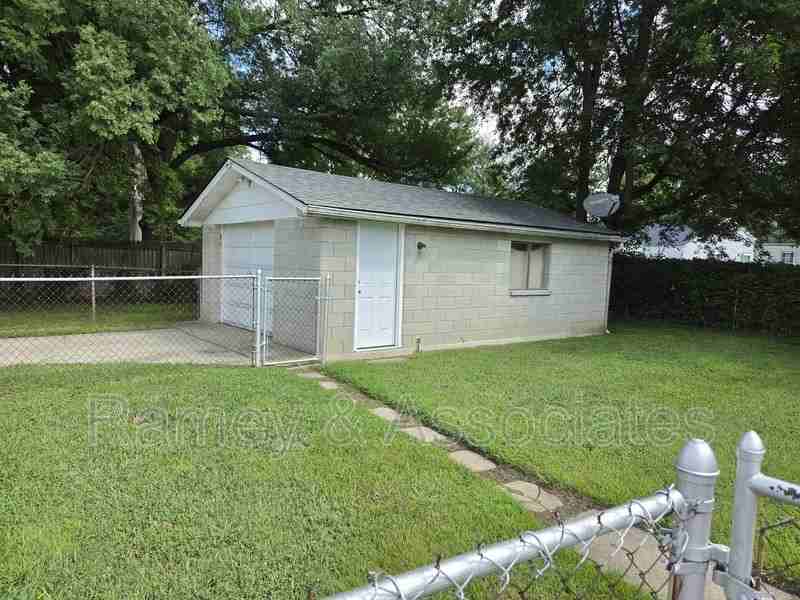 1091 Bicknell Ave - Photo 3 of 27