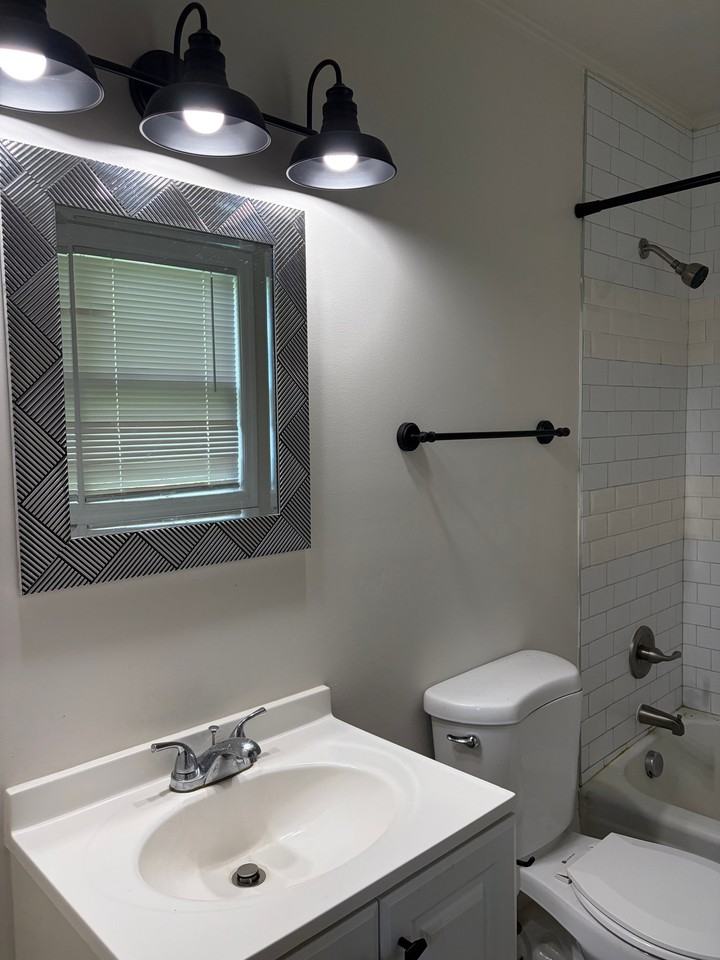 1020 Grace Ave - Photo 3 of 7