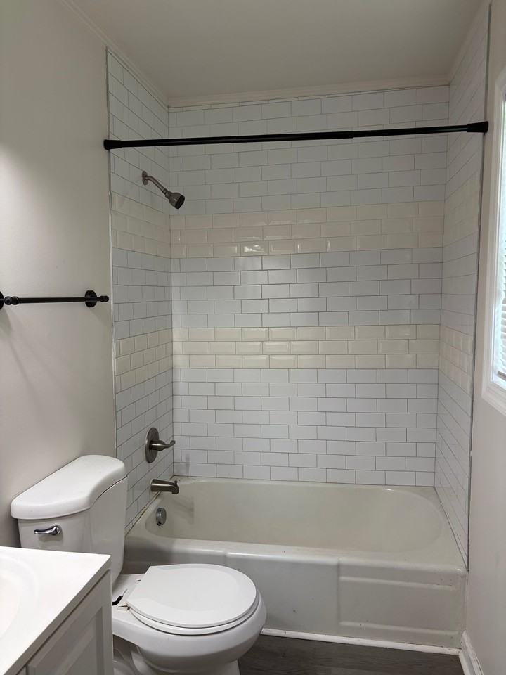 1020 Grace Ave - Photo 4 of 7