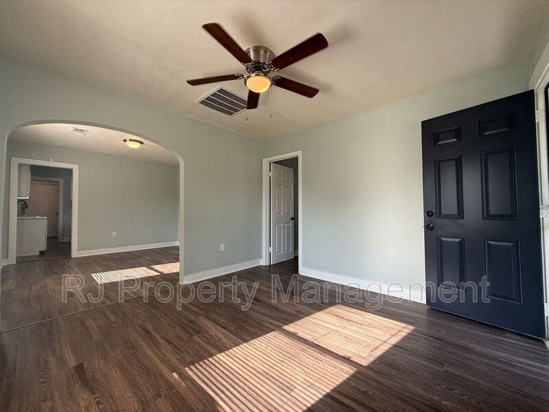 253 Silverage Ave - Photo 4 of 16