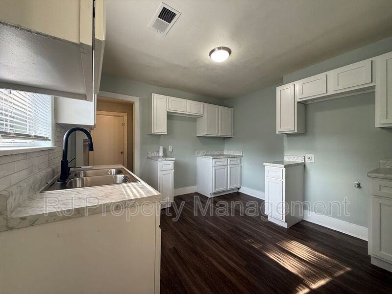 253 Silverage Ave - Photo 6 of 16
