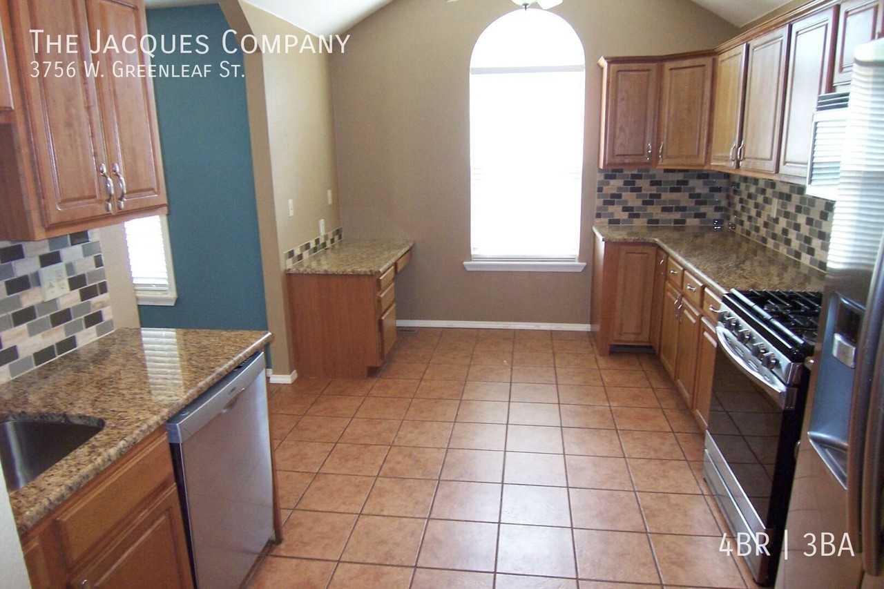 3756 W Greenleaf St - Photo 5 of 23