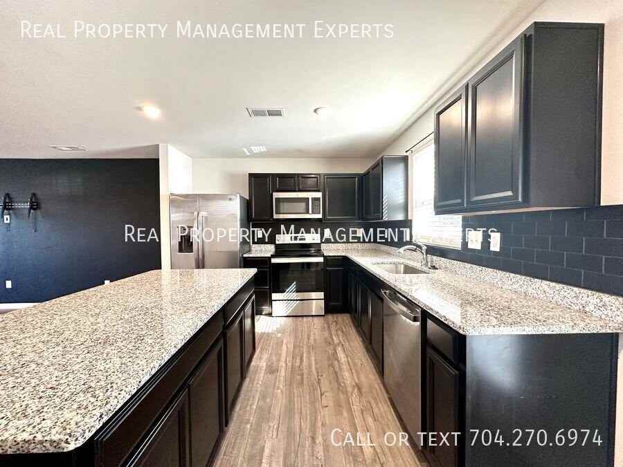 3222 Bouquet St - Photo 4 of 23