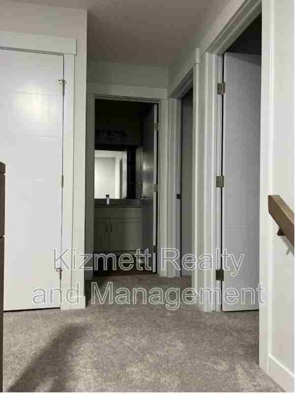 11209 103 St Nw - Photo 3 of 45