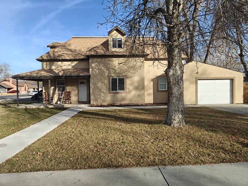 111 Se - Photo 2 of 23