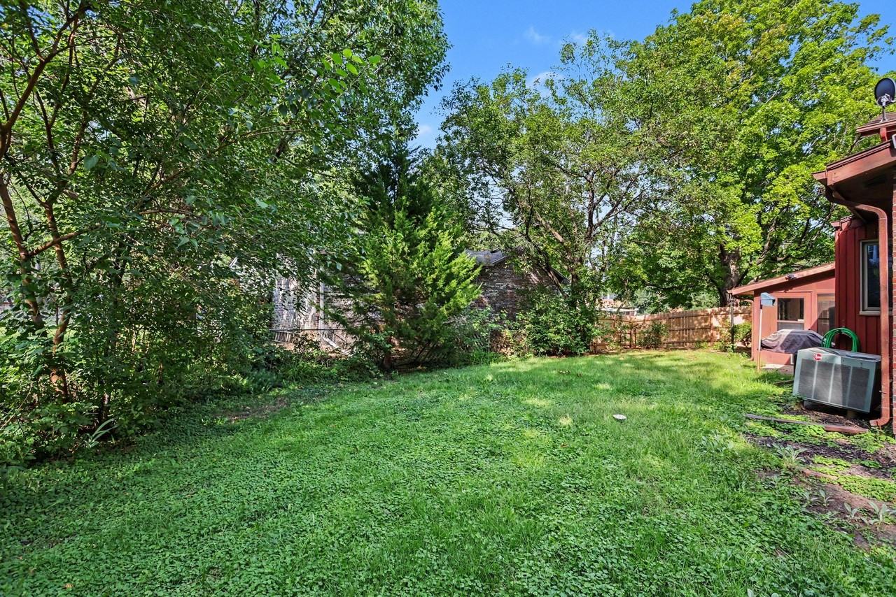 7640 South St - Photo 4 of 18
