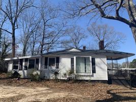 featured image of 7 Hillside Ln