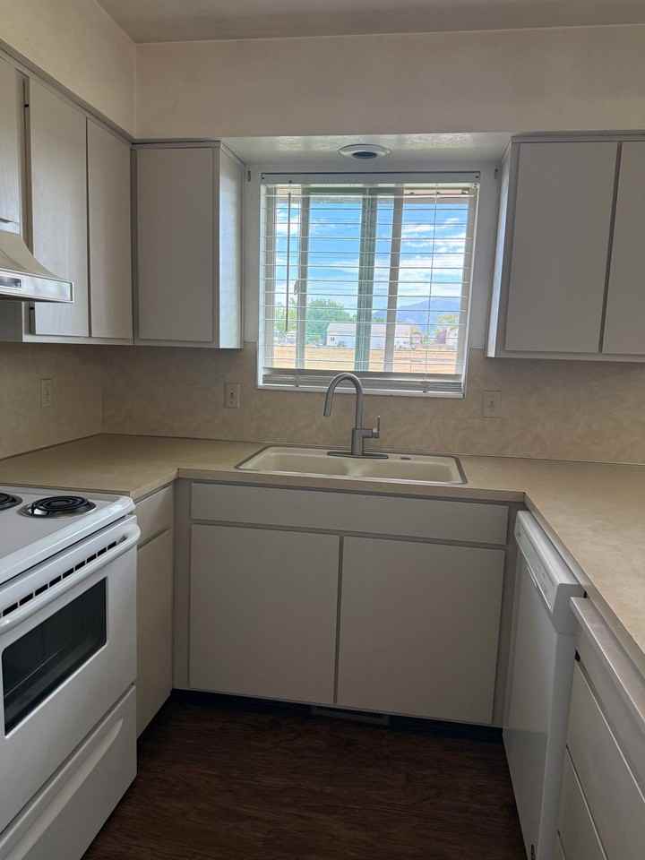 1450 Westsouth - Photo 3 of 11