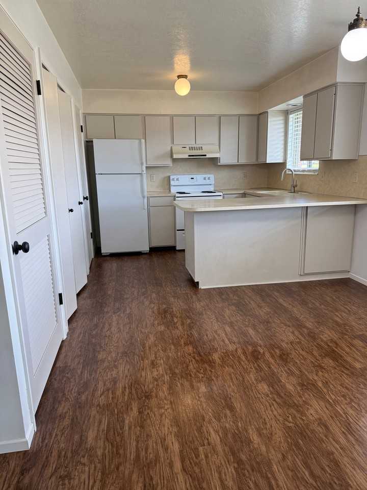 1450 Westsouth - Photo 4 of 11