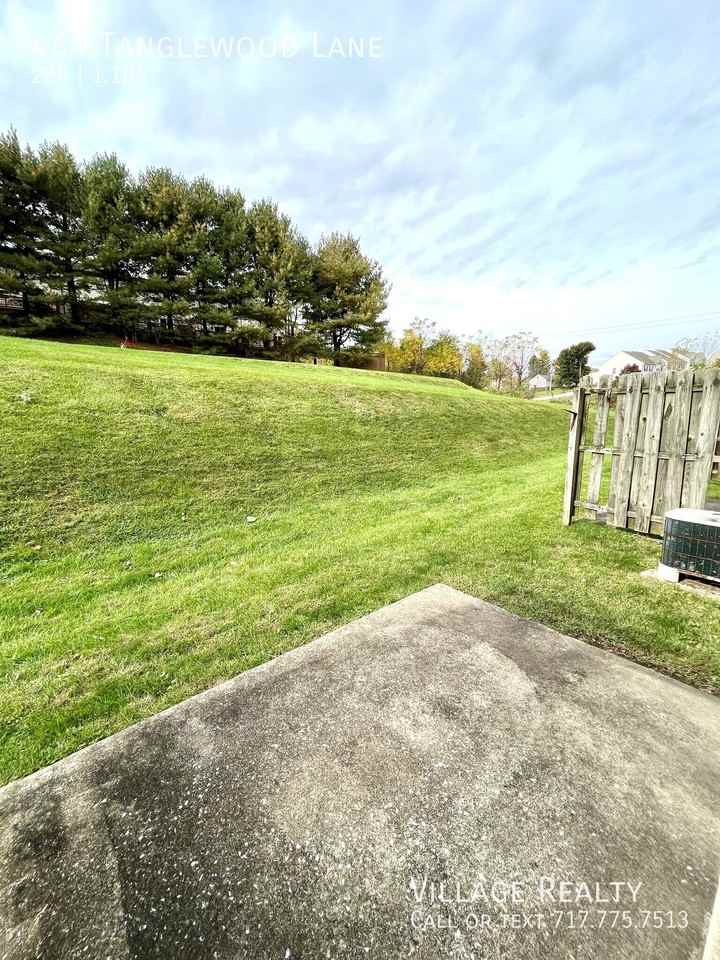 464 Tanglewood Ln - Photo 3 of 50