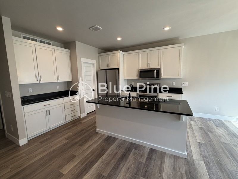 2890 Sunburst Dr - Photo 4 of 18
