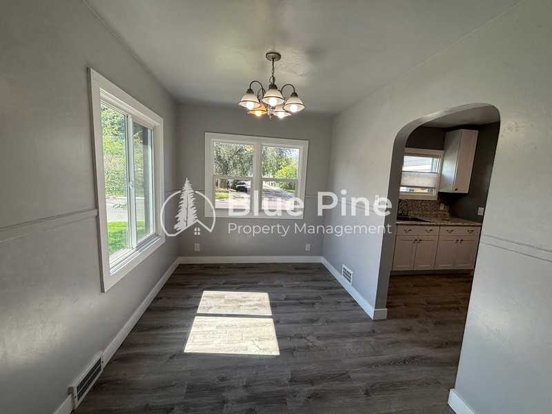 306 Lawton St #2 - Photo 5 of 18