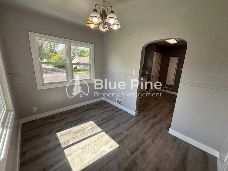 306 Lawton St #2 - Photo 6 of 18