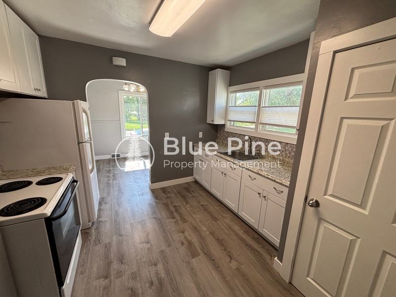 306 Lawton St #2 - Photo 7 of 18