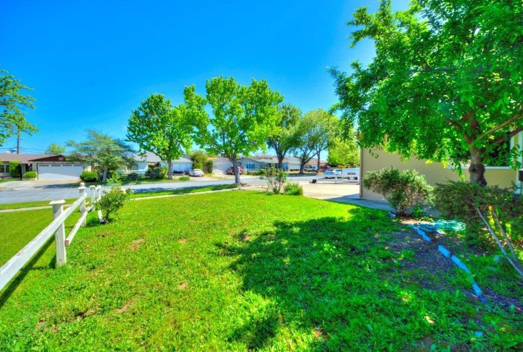 3115 Franela Dr - Photo 3 of 18