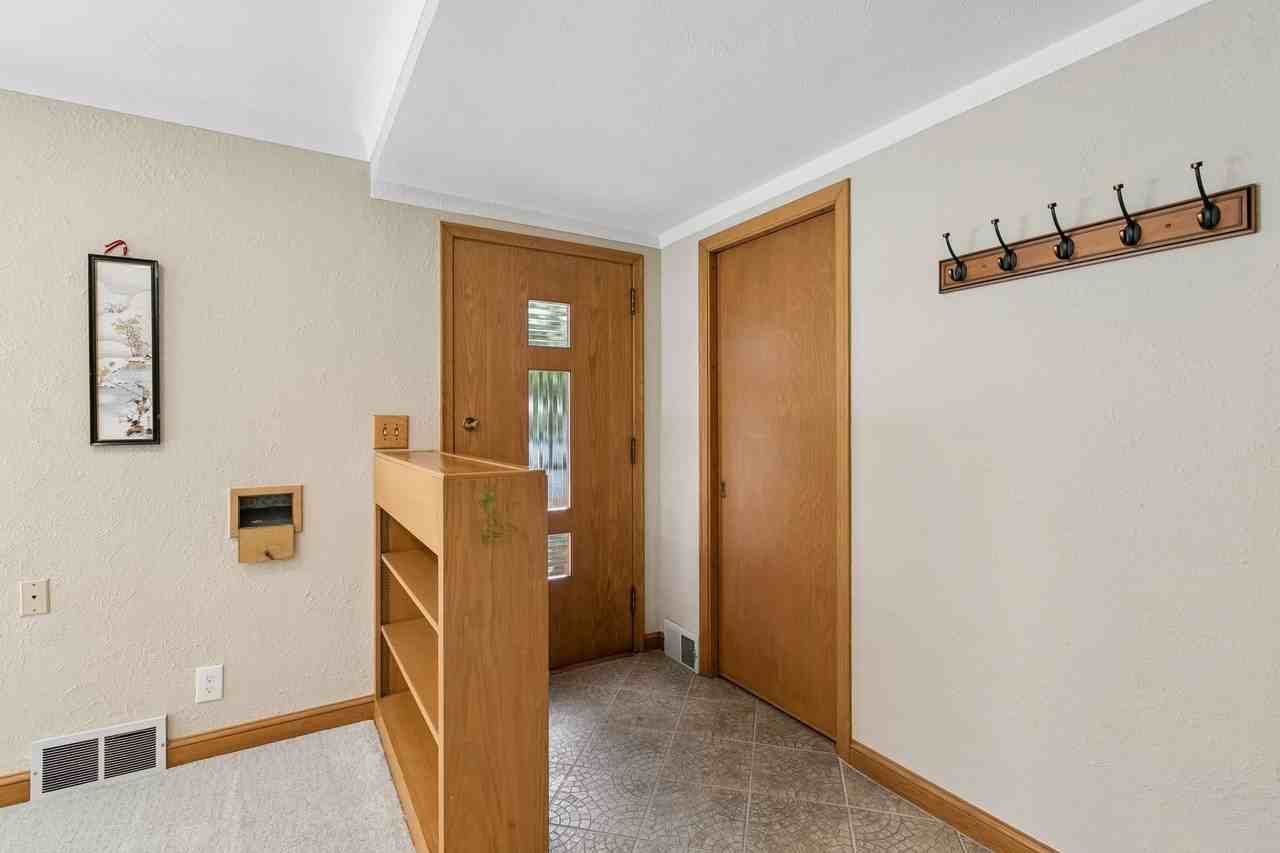 1911 Simpson St - Photo 7 of 48