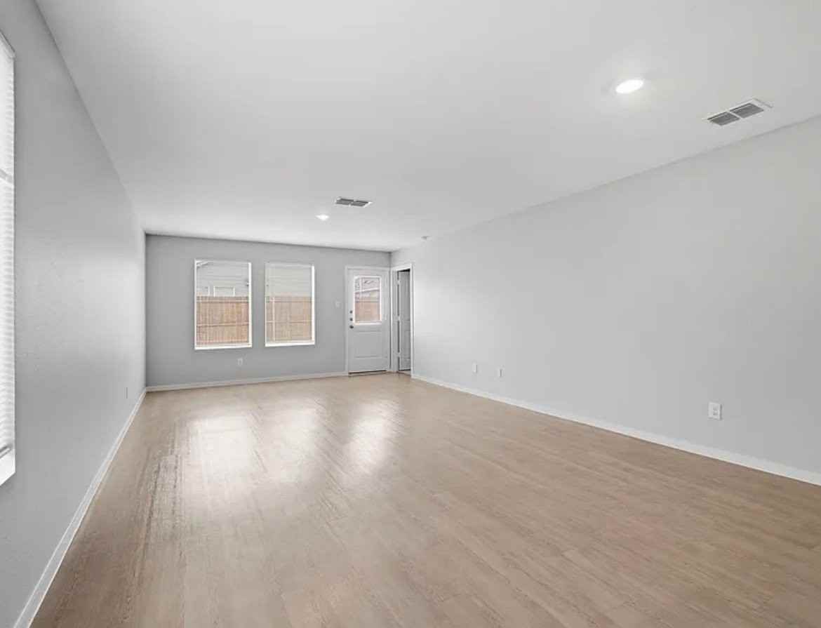 191 Klutts Dr - Photo 3 of 6