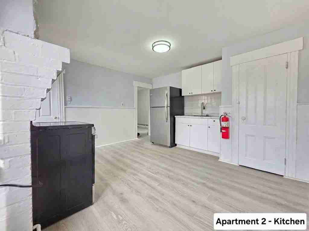 8 Lincoln Ave #2