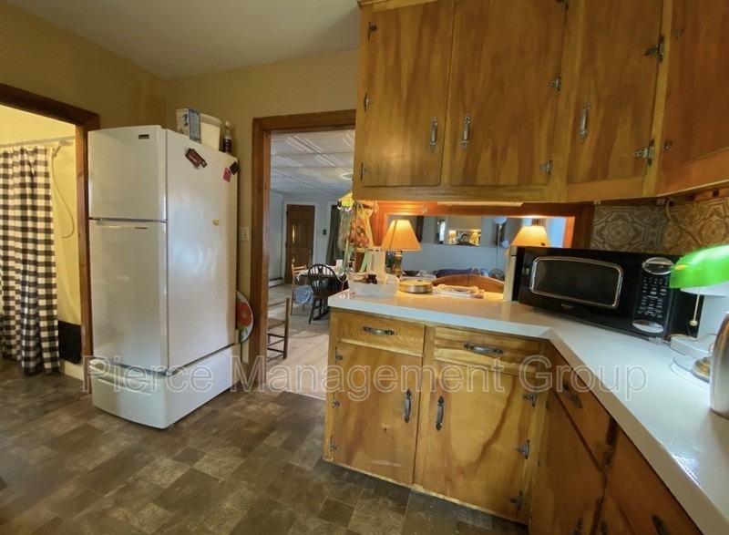 28 Tremont St #B - Photo 3 of 10